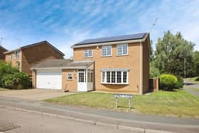From the outside, this detached home sits neatly at the end of a peaceful cul-de-sac with plenty of driveway space