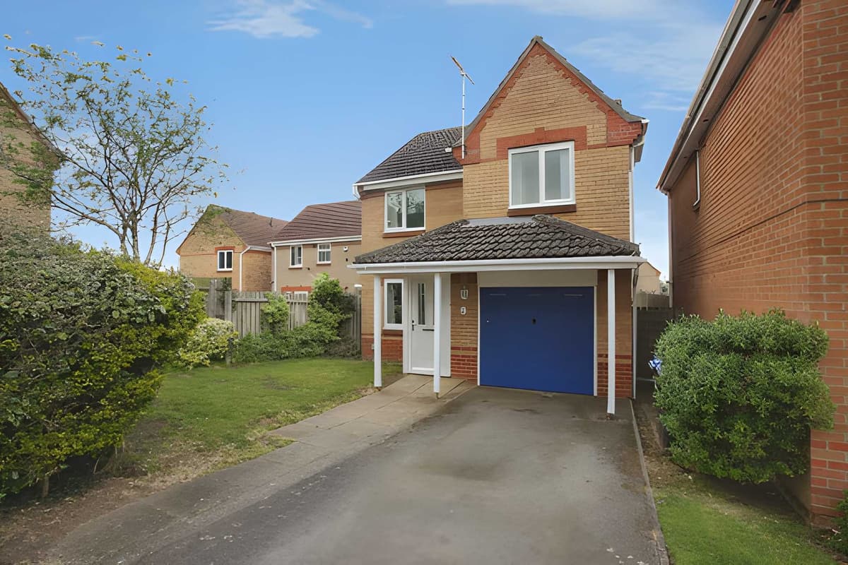 Freistehendes Haus mit drei Schlafzimmern in Daventry für 300 ...