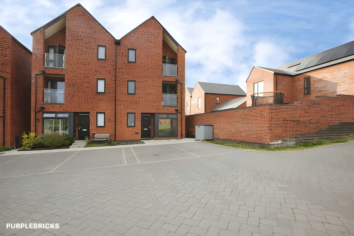 Haus mit vier Schlafzimmern in Daventry, drei Parkplätzen und ohne ...