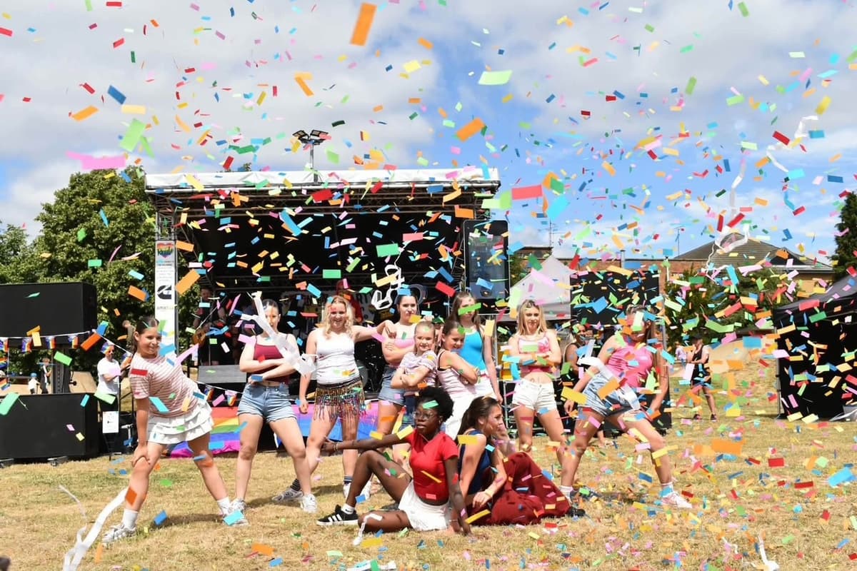 Die Daventry Pride Party im Park bringt die Gemeinde zusammen