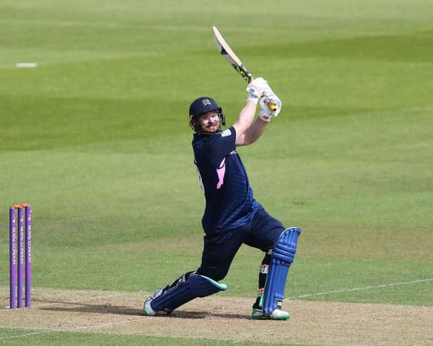Paul Stirling hammered an unbeaten 80, and also claimed two wickets, as the Steelbacks hammered Worcestershire Rapids at New Road on Saturday