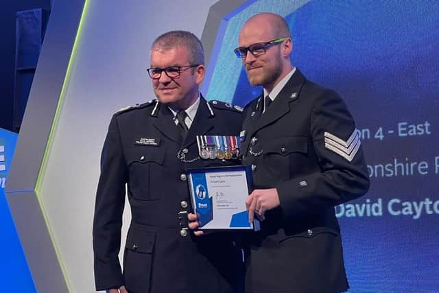 Sgt Dave Cayton receives his bravery award from Martin Hewitt