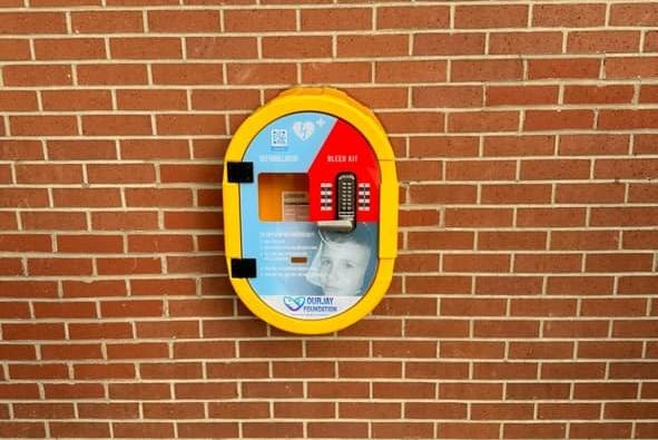 The accessible defibrillator unit was installed in Vicar Lane, Daventry.
