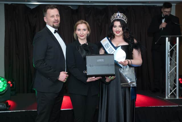 Justyna Tobiasiewicz with Larens Colours sponsors at the Beauty Kingdom Awards gala.