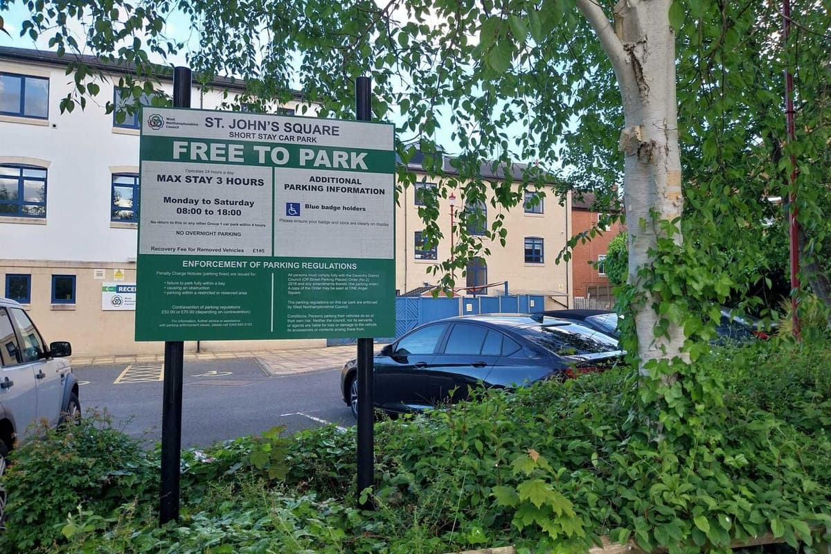 Der Stadtrat von Daventry lehnt die Pläne für neue Parkgebühren ab und ...