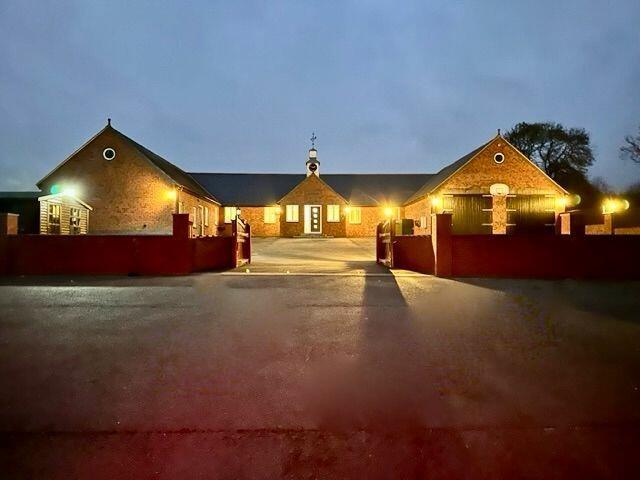Look inside stunning barn conversion in Northamptonshire on the market ...