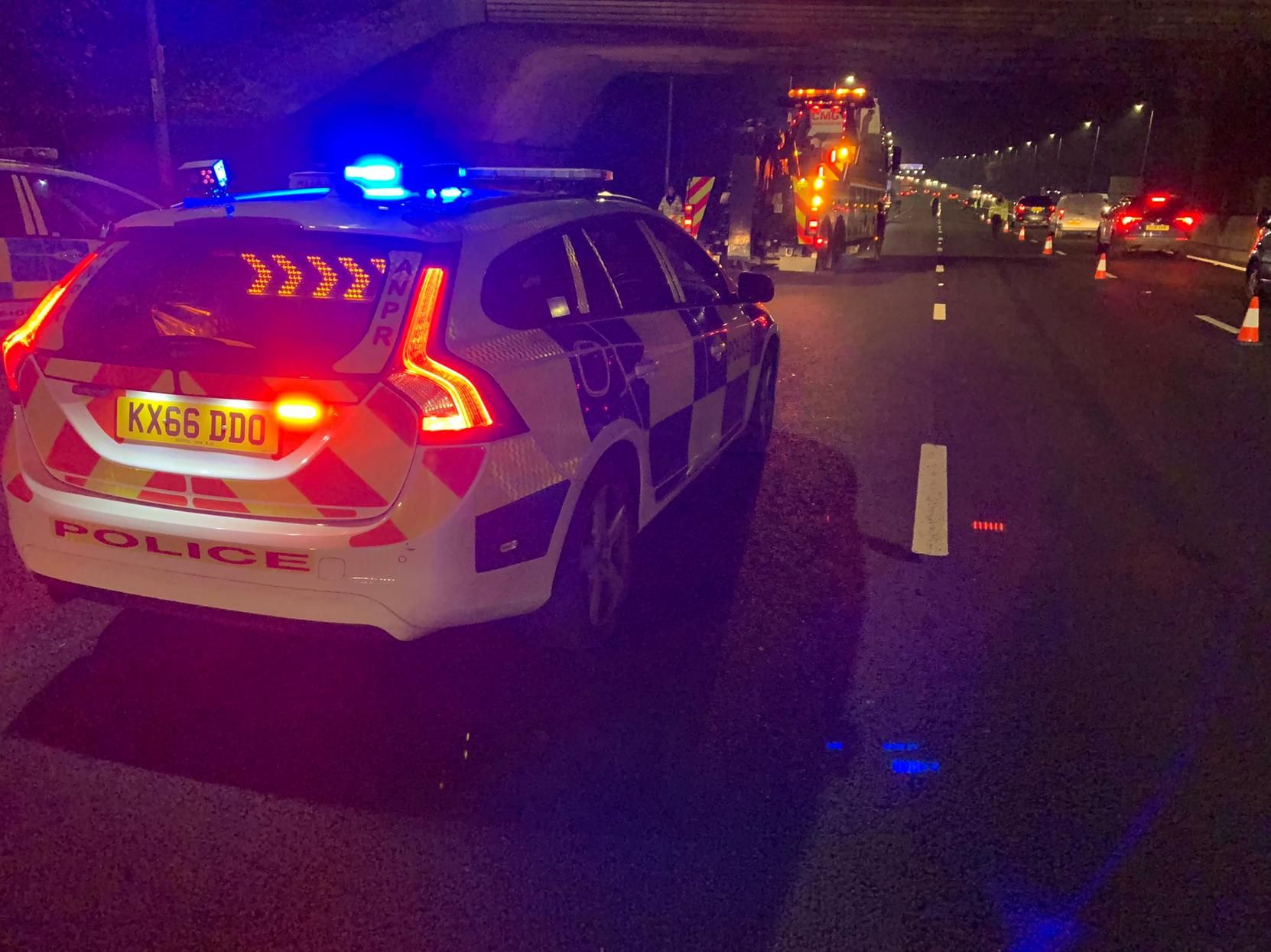 M1 closed in Northamptonshire with more than 6 miles of queues after 2 ...