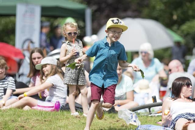 Outdoor cinema day at Daventry Country Park, Northern Way, Daventry. NNL-160725-104054009