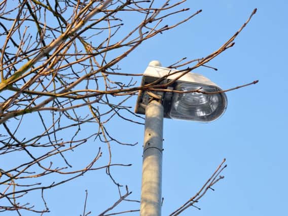 Around 700 street lights across the county will need replacing after it emerged they had been fitted with a temporary bulb.